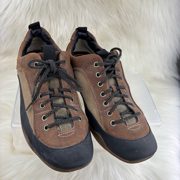 Timberland Brown and Black Sneakers with Rugged Design - Picture 1 of 11